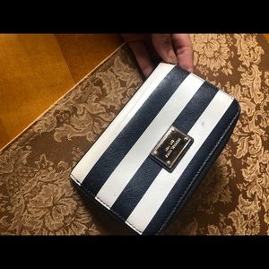 MATCHING WALLET WITH TOTE BAG